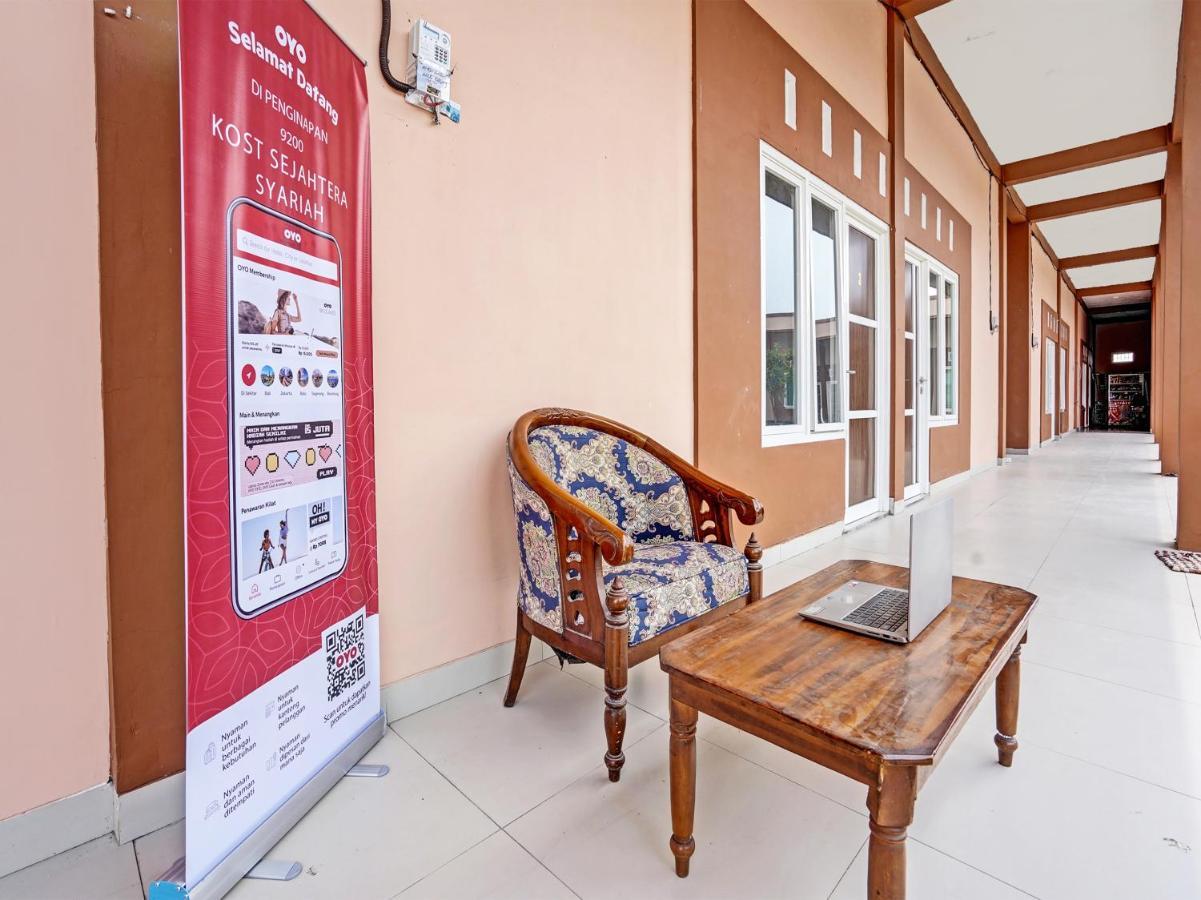 Oyo 92006 Kost Sejahtera Syariah Hotel Sidoarjo Exterior foto