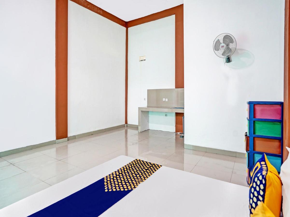 Oyo 92006 Kost Sejahtera Syariah Hotel Sidoarjo Exterior foto