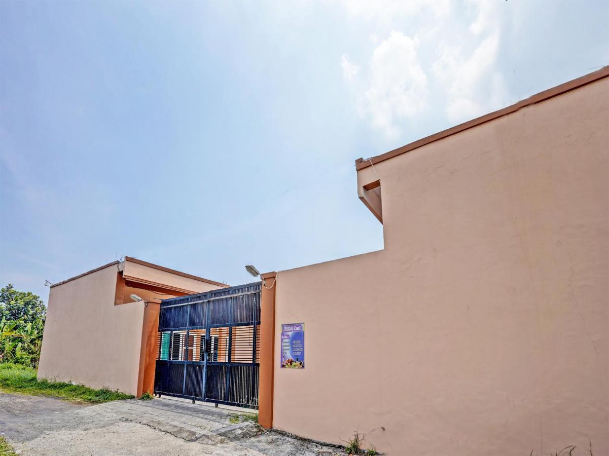 Oyo 92006 Kost Sejahtera Syariah Hotel Sidoarjo Exterior foto