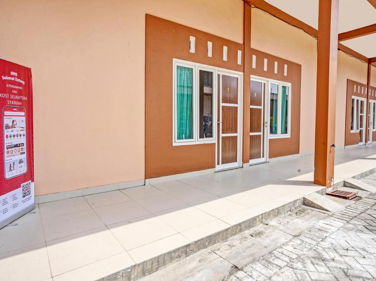 Oyo 92006 Kost Sejahtera Syariah Hotel Sidoarjo Exterior foto