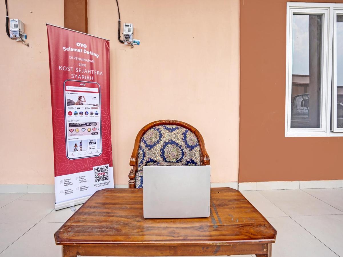 Oyo 92006 Kost Sejahtera Syariah Hotel Sidoarjo Exterior foto