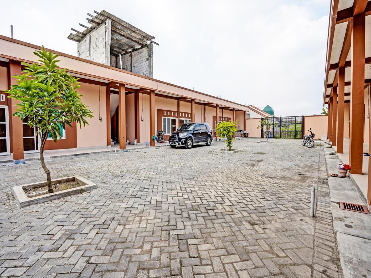Oyo 92006 Kost Sejahtera Syariah Hotel Sidoarjo Exterior foto