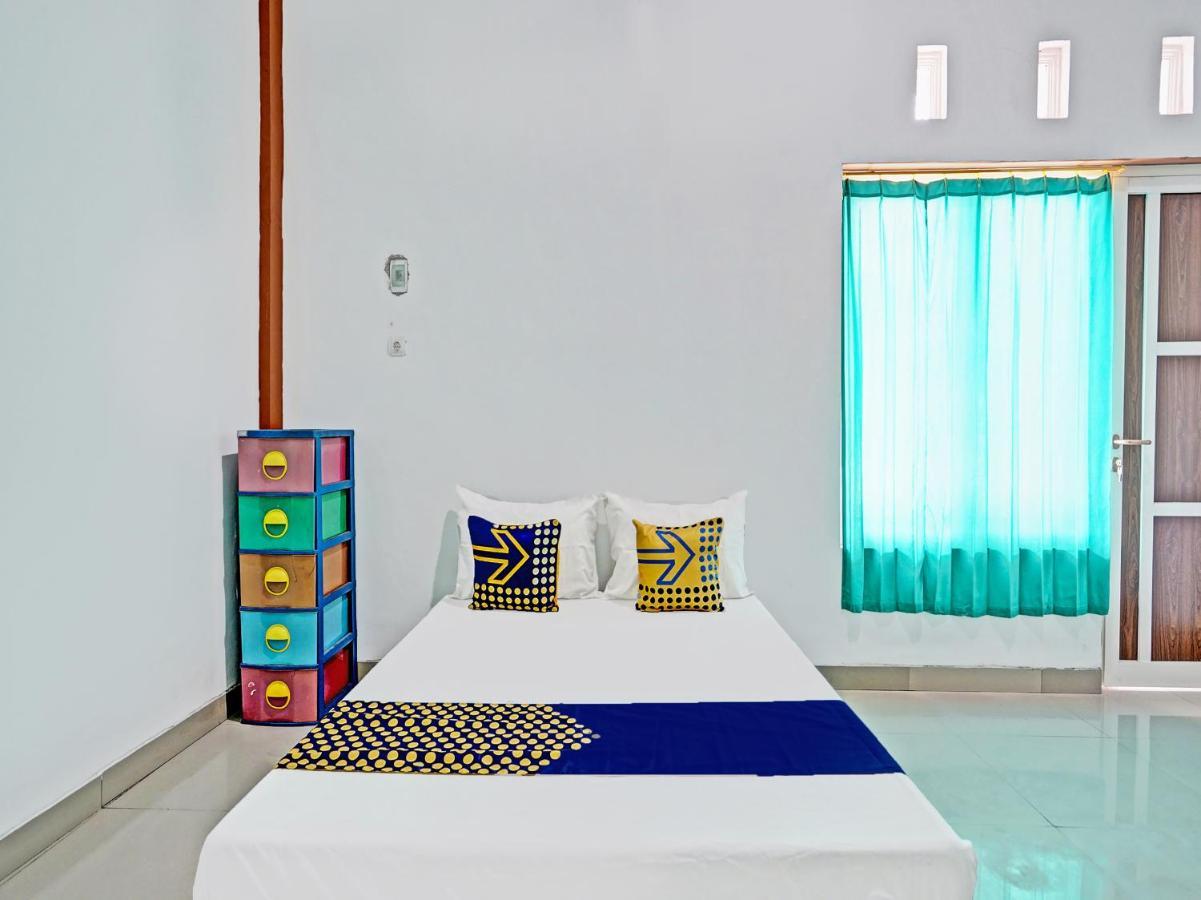 Oyo 92006 Kost Sejahtera Syariah Hotel Sidoarjo Exterior foto