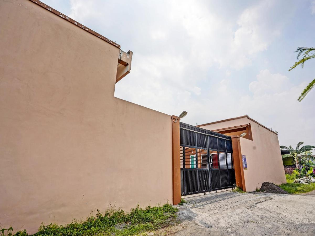Oyo 92006 Kost Sejahtera Syariah Hotel Sidoarjo Exterior foto