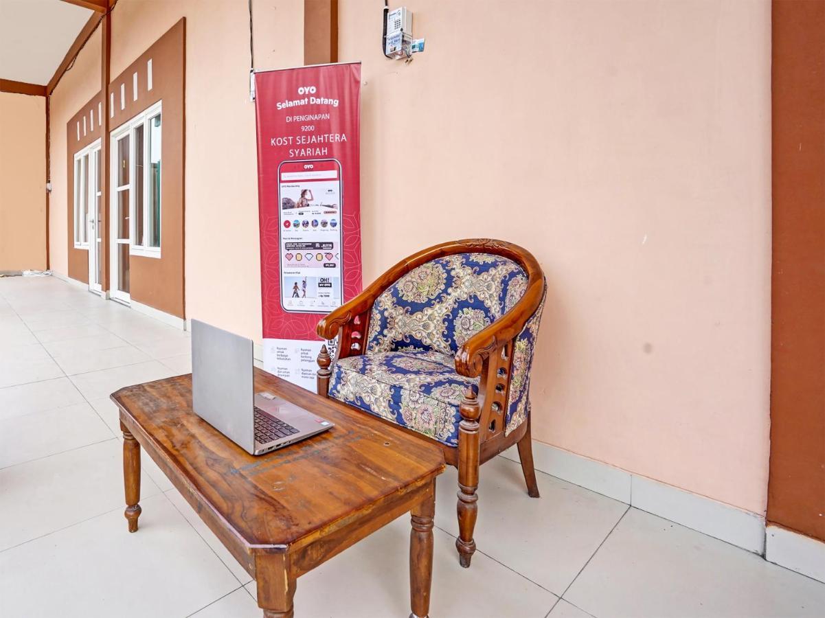 Oyo 92006 Kost Sejahtera Syariah Hotel Sidoarjo Exterior foto