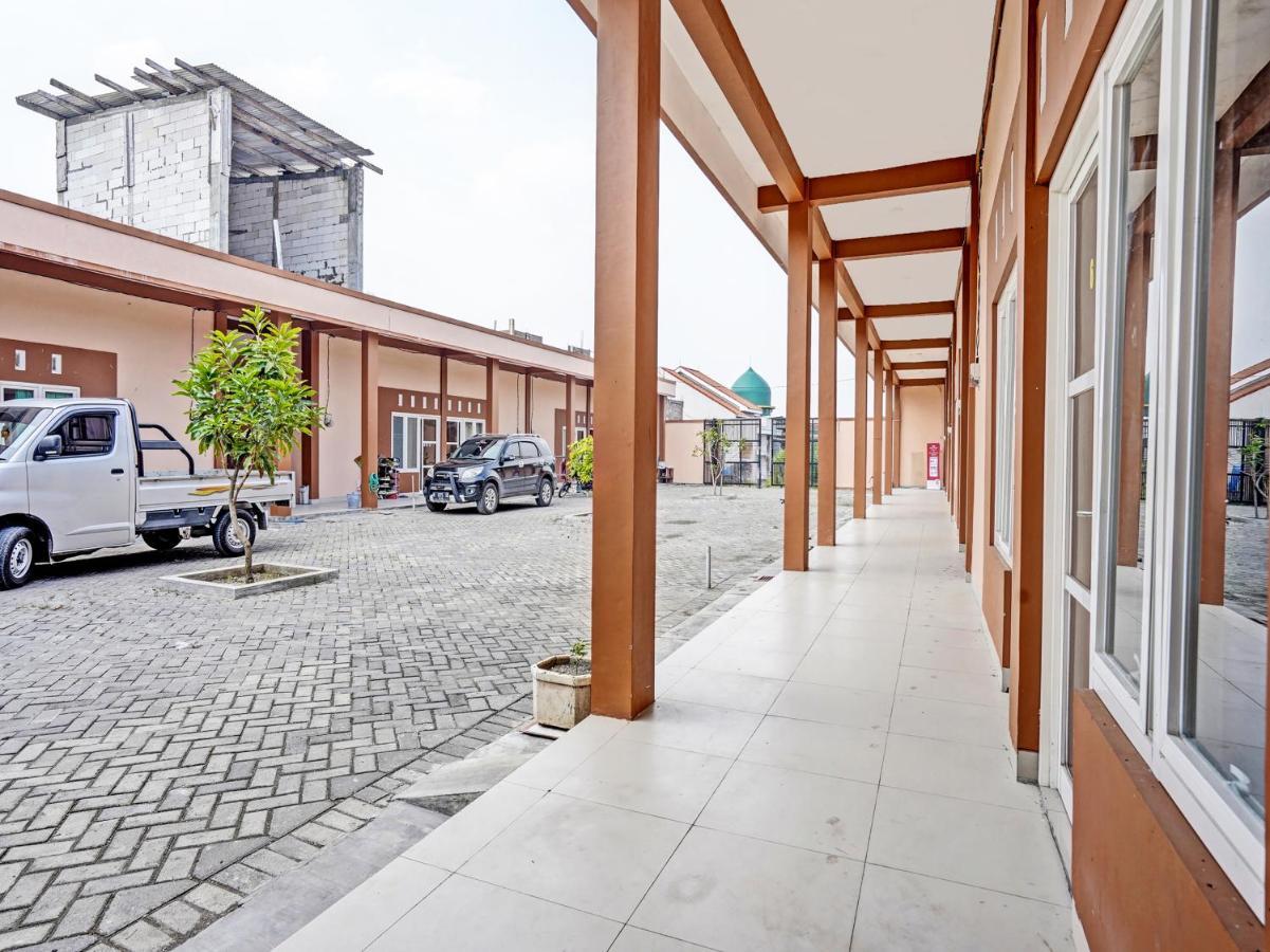 Oyo 92006 Kost Sejahtera Syariah Hotel Sidoarjo Exterior foto